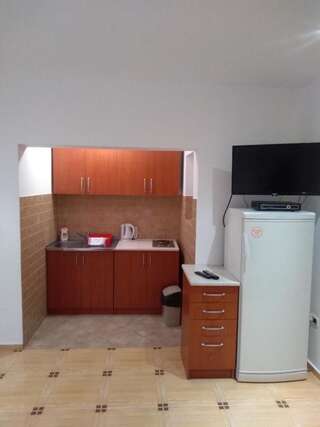 Апартаменты Apartments Villa Čučuk Будва Номер-студио с террасой-4